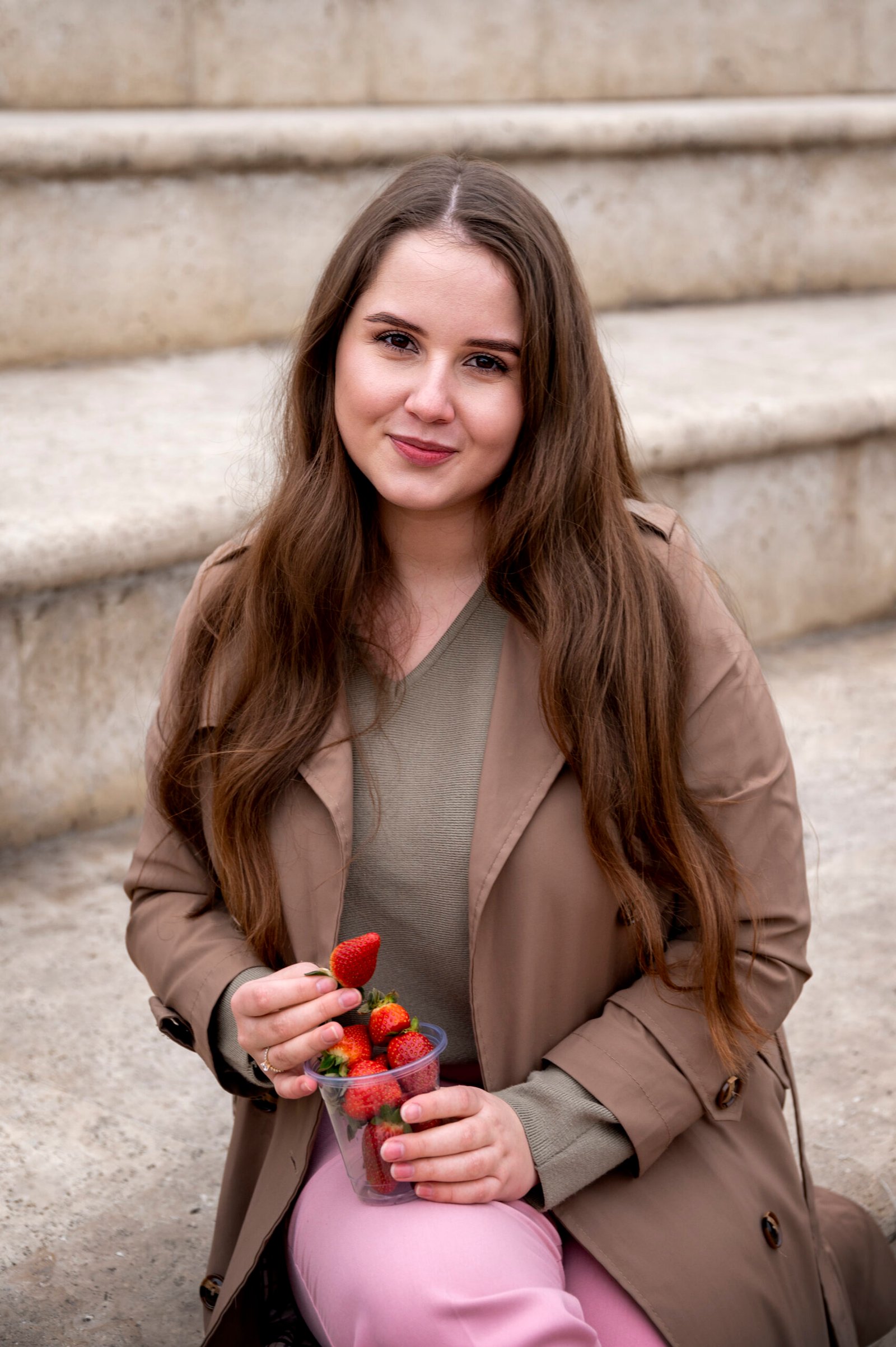 young people eating berries street scaled